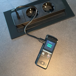 Das Zipcide-Diktiergerät wird geladen