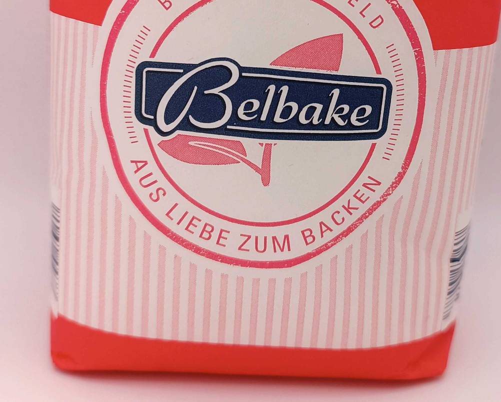 Zucker im Test: Nahaufnahme der Vorderseite der Verpackung mit Logo und Informationen.