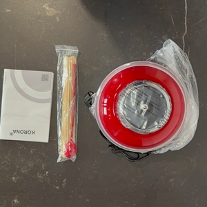 Lieferumfang der getesteten Zuckerwattemaschine von Korona.