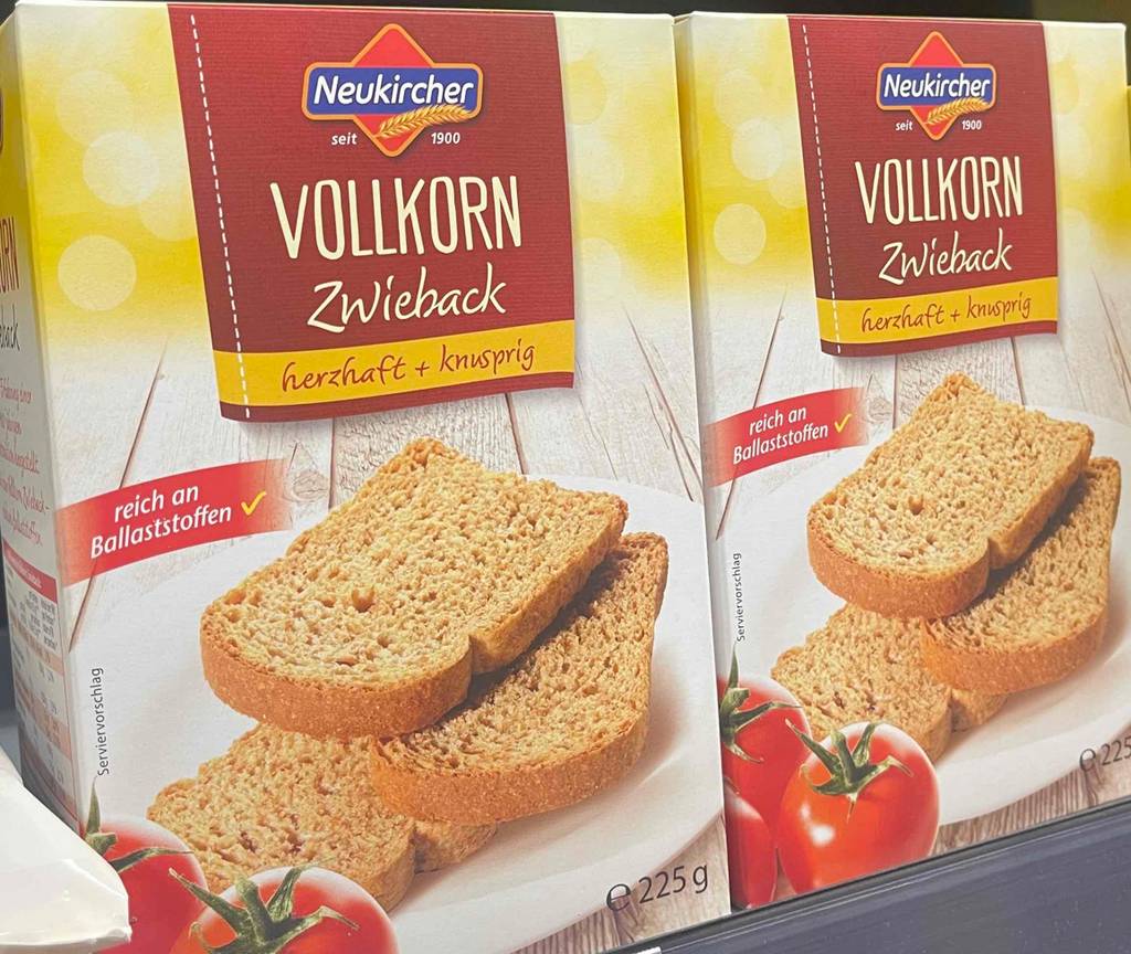 Nahansicht von zwei Packungen Zwieback im Test.