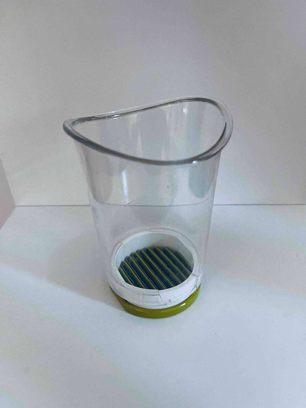In einem getesteten Zwiebelschneider befindet sich ein Raspeleinsatz aus Kunststoff. 