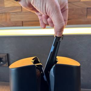 Hand zieht einen Aufsatz beim Zwilling 1001799 heraus