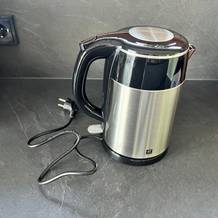 Zwilling 1002478 auf der Küchen-Arbeitsplatte