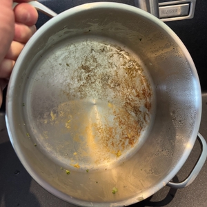 Verschmutzter Topf vom Set Zwilling Flow