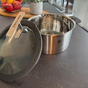 Zwilling-Simplify-Topf mit Deckel.