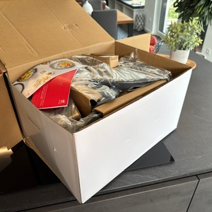 Der geöffnete Karton des Zwilling-Simplify-Sets. 