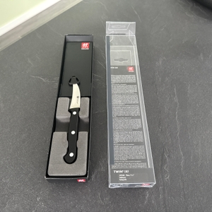 Das ausgepackte Zwilling Twin Chef mit der Verpackung daneben.