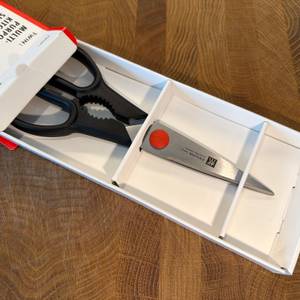 Die Zwilling Twin L wurde teilweise aus dem Karton gezogen