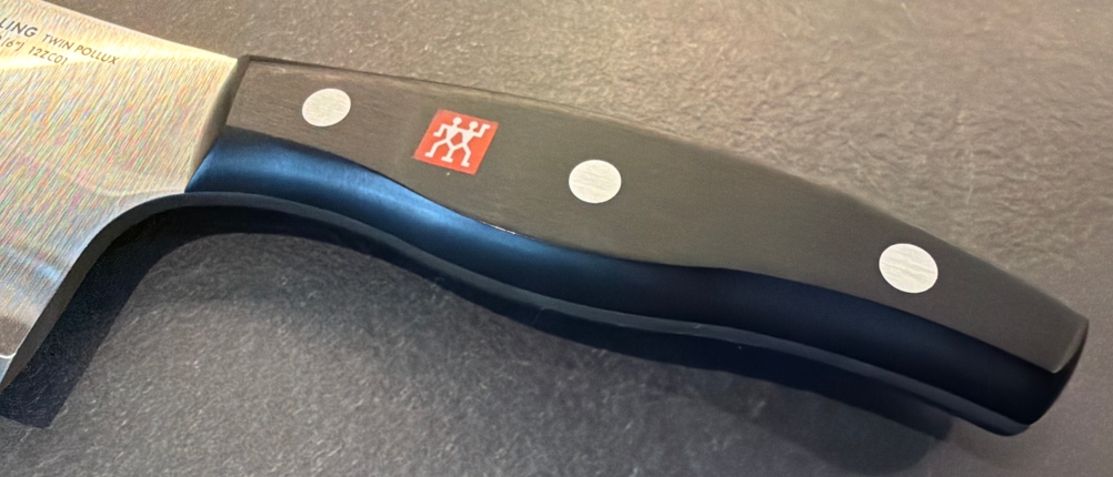 Der Griff vom Zwilling-Twin-Pollux-Hackmesser 30795150 in Nahaufnahme