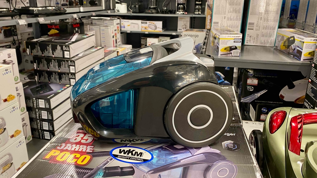 Zyklon-Staubsauger-Test: Seitenansicht des Saugers.