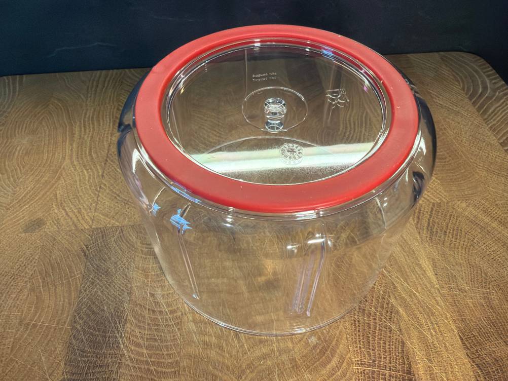 Auf der Unterseite des Behälters vom Zyliss Easy Pull E910015 befindet sich ein Gummiring.