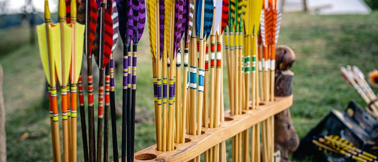 recurvebogen pfeile in bunt