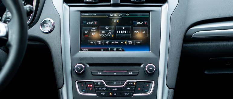 autoradio-mit-navi-frontal