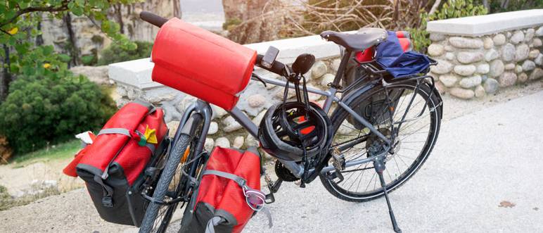 rennrad mit lenkertaschen