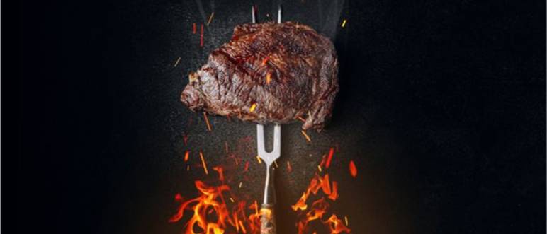 fleischgabel beim grillen