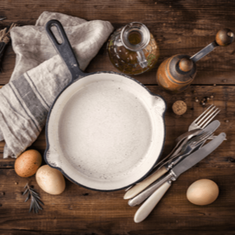 Gusseisenpfanne mit Emaille-Beschichtung
