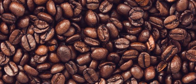 kaffeebohnen-fuer-kaffeevollautomaten-in-nahansicht