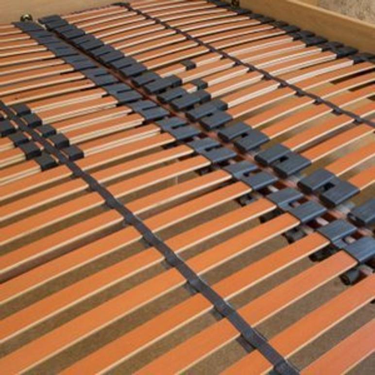 zwei 100x200 Zentimeter-Lattenroste in einem Doppelbett