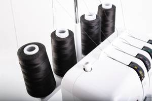 garnrollen an overlock-naehmaschine