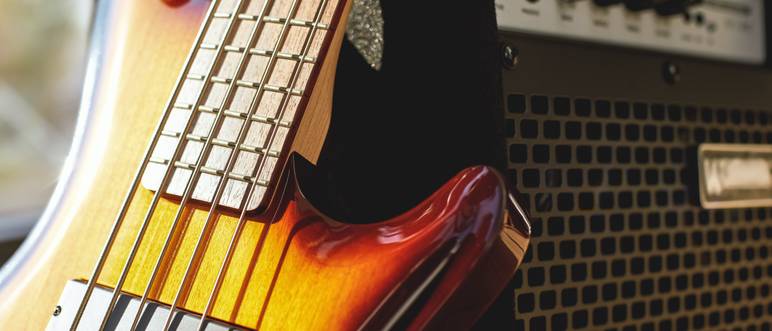 gitarre spielen mit röhrenverstärker