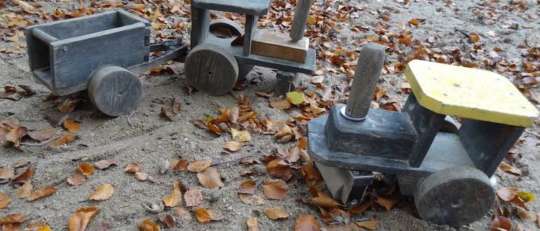 sandkasten-spielzeug-holz
