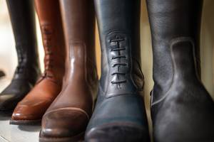 reitstiefel verschiedene materialien