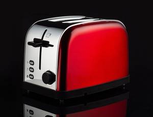 rot-silberener toaster aus edelstahl