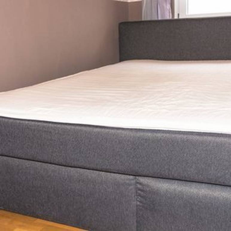 Boxspringbett mit 140x200 Zentimeter-Topper