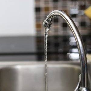 laufender wasserhahn